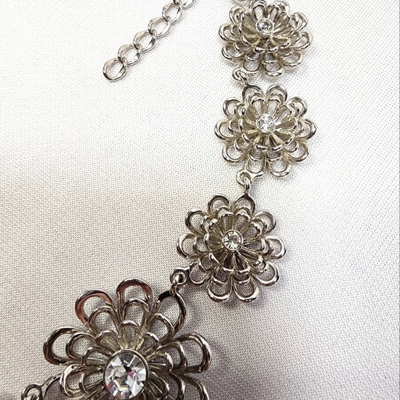kate spade ♠️ Silver Floral and Crystal 18" Necklace - Picture 5 of 8